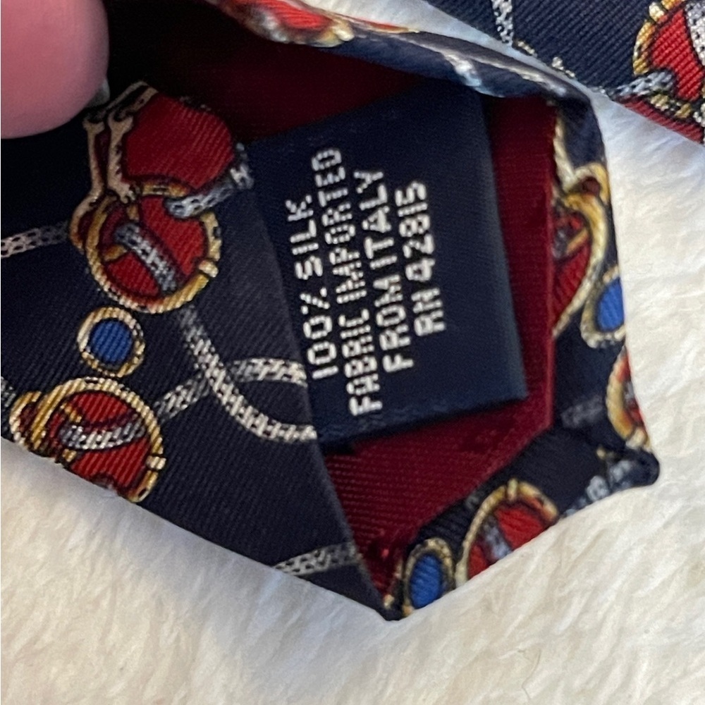Stylish Navy and Red Patterned Men's Tie - Picture 6 of 6
